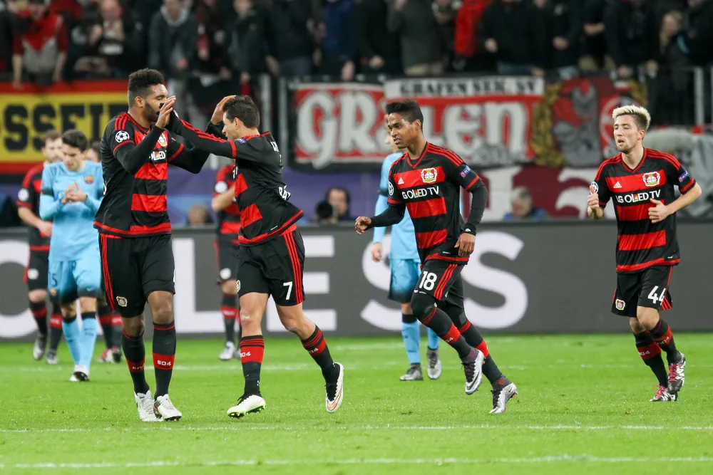 I giocatori del Bayer Leverkusen festeggiano il gol