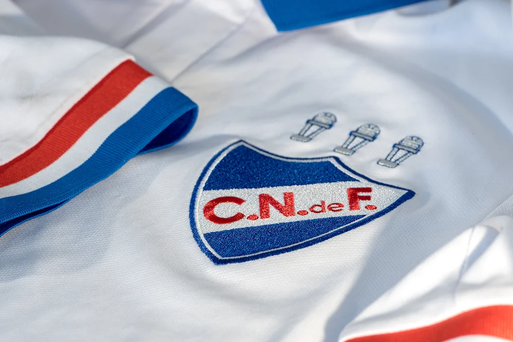 Logo del Club Nacional sulla maglia