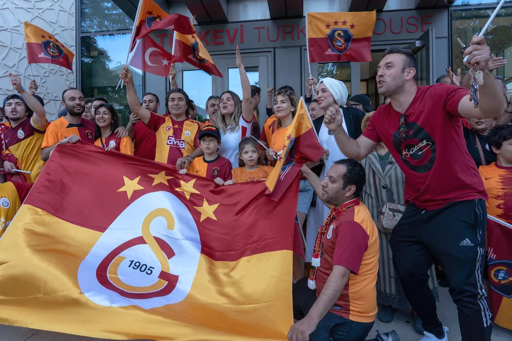 Tifosi del Galatasaray che festeggiano