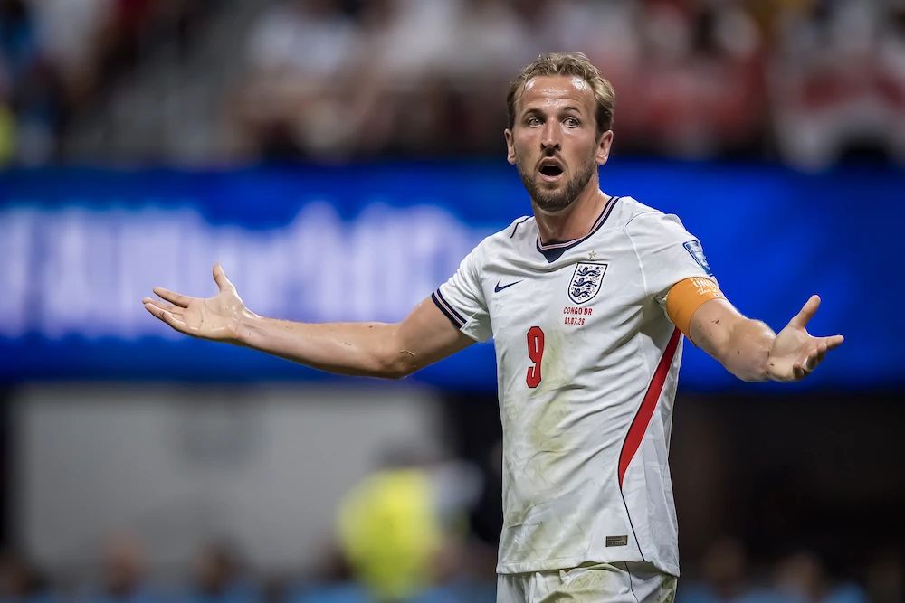 Harry Kane, Inghilterra allarga le braccia
