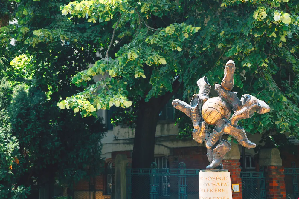 Monumento che celebra i 'Squadra d'oro'