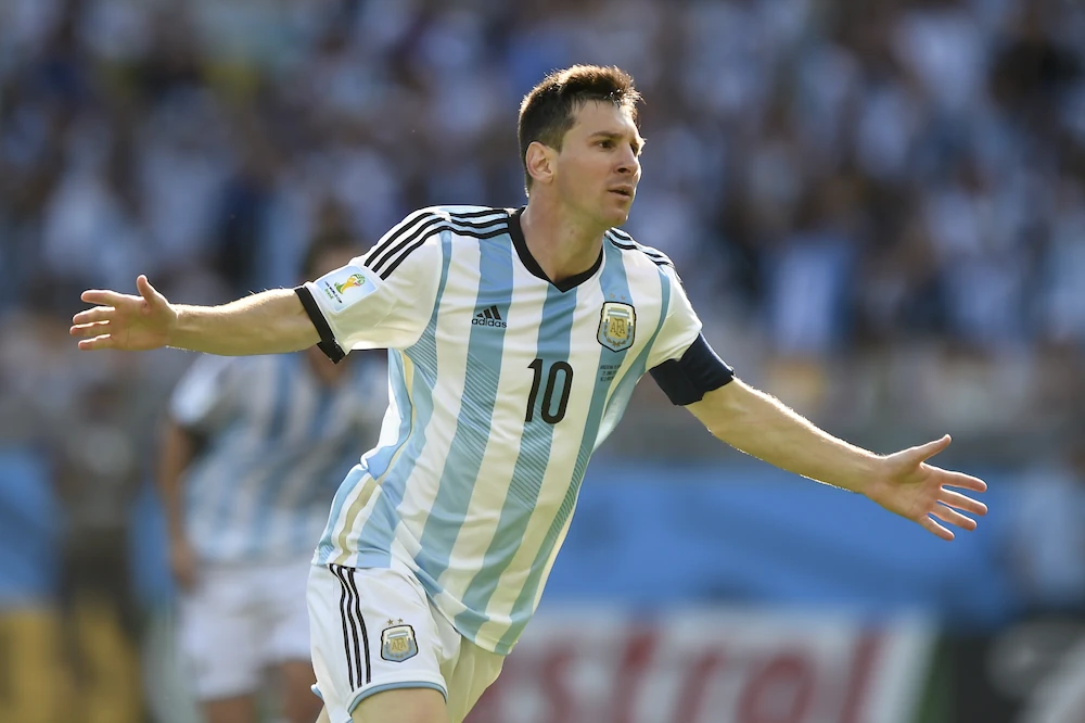 Lionel Messi festeggia un gol con l'Argentina