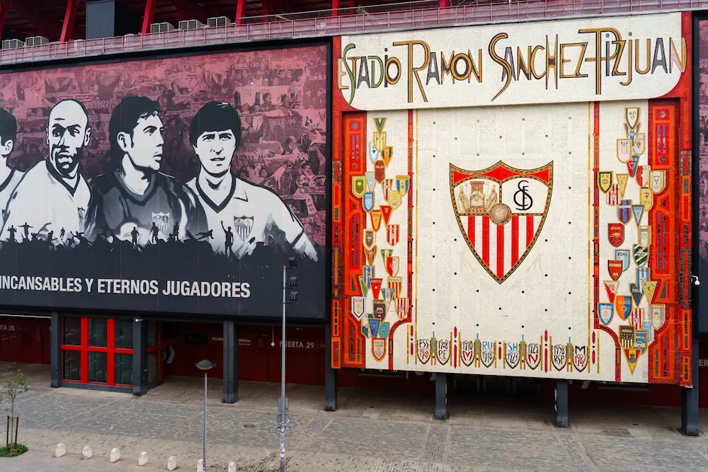 Murale sullo stadio di casa del Siviglia Ramón Sánchez-Pizjuán