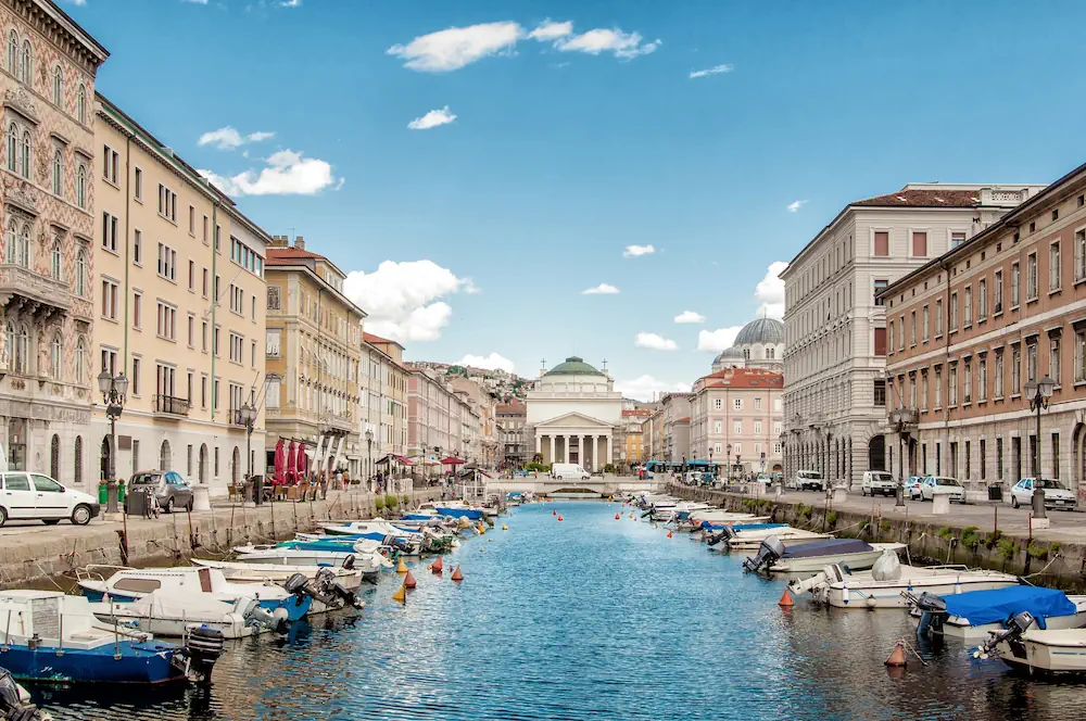 Vista del Canal Grande a Trieste, Italia - dove Nereo Rocco è nato e cresciuto