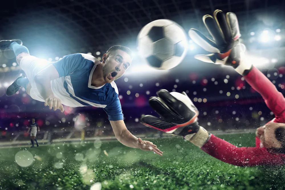 Giocatore che segna un gol di testa